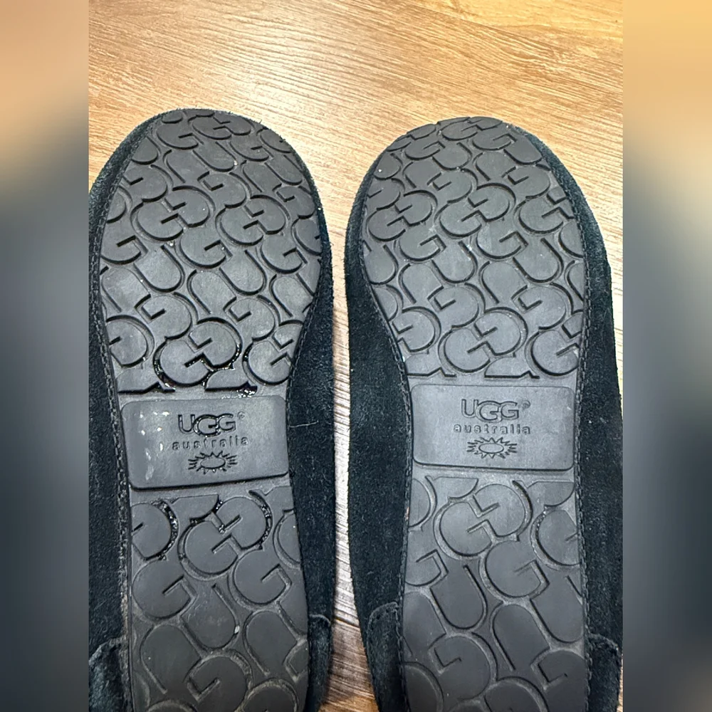 UGG Little Girl's Dakota Moccasin/Loafer Style Slippers (Size: 1Y) EUC